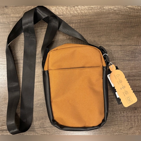 NWT- TRUE RELIGION Side Bag, LIGHT BROWN / BLK - Picture 2 of 4